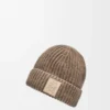 Berretto in cashmere beige Berretto in cashmere beige