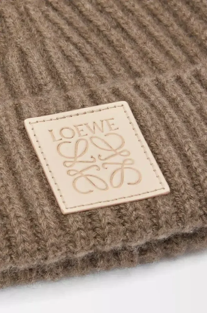 Berretto in cashmere beige Berretto in cashmere beige