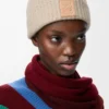 Berretto in cashmere beige chiaro Berretto in cashmere beige chiaro