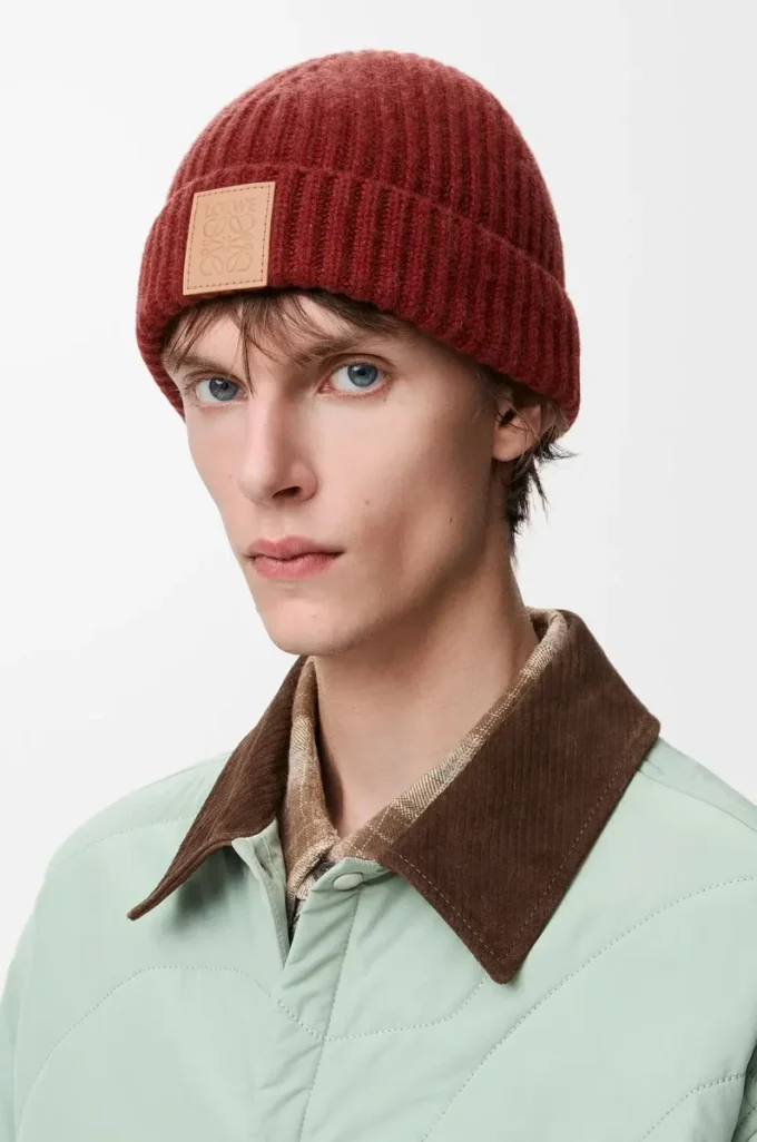 Berretto in cashmere color mogano