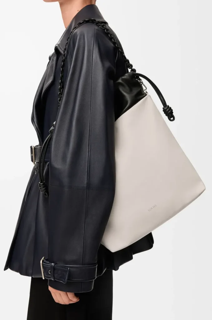 Borsa a mano Flamenco in morbida pelle di agnello nappa Light Ghost/Black Borsa a mano Flamenco in morbida pelle di agnello nappa Light Ghost/Black