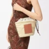 Borsa a secchiello con coulisse in foglia di palma e pelle di vitello Naturale/Tan Borsa a secchiello con coulisse in foglia di palma e pelle di vitello Naturale/Tan