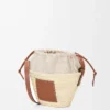 Borsa a secchiello con coulisse in foglia di palma e pelle di vitello Naturale/Tan Borsa a secchiello con coulisse in foglia di palma e pelle di vitello Naturale/Tan