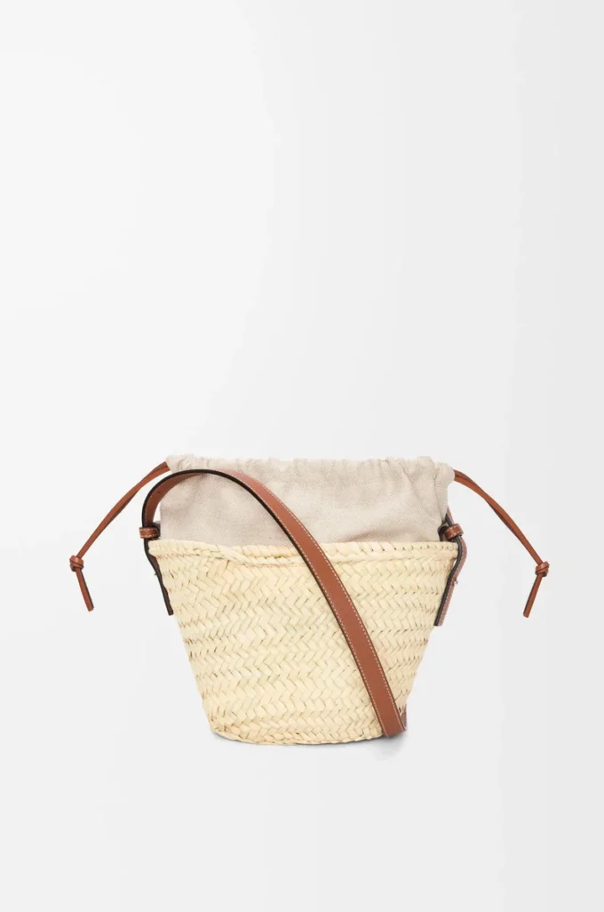 Borsa a secchiello con coulisse in foglia di palma e pelle di vitello Naturale/Tan Borsa a secchiello con coulisse in foglia di palma e pelle di vitello Naturale/Tan