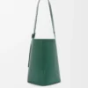 Borsa a secchiello Large Pebble in morbida pelle di vitello martellata Evergreen Borsa a secchiello Large Pebble in morbida pelle di vitello martellata Evergreen