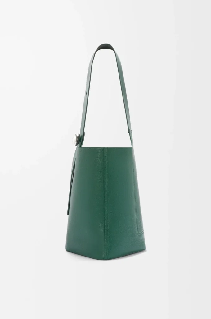 Borsa a secchiello Large Pebble in morbida pelle di vitello martellata Evergreen Borsa a secchiello Large Pebble in morbida pelle di vitello martellata Evergreen