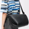 Borsa a secchiello Loop in morbida pelle di vitello martellata Nero