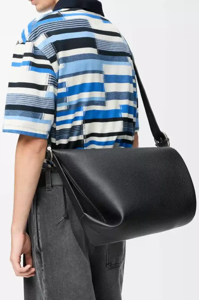 Borsa a secchiello Loop in morbida pelle di vitello martellata Nero