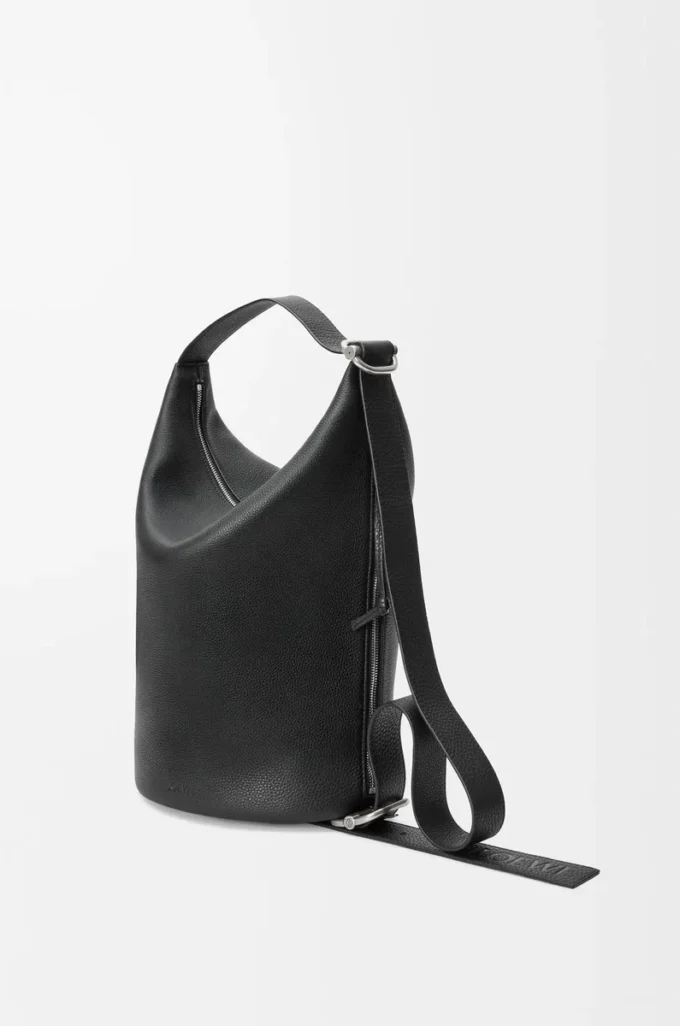 Borsa a secchiello Loop in morbida pelle di vitello martellata Nero