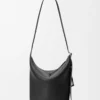 Borsa a secchiello Loop in morbida pelle di vitello martellata Nero