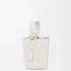 Borsa a secchiello Mini Pebble in morbida pelle di vitello martellata bianco chiaro