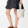 Borsa a secchiello Mini Pebble in morbida pelle di vitello martellata bianco chiaro
