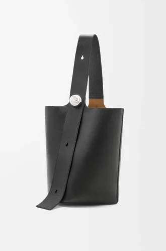 Borsa a secchiello Pebble grande in morbida pelle di vitello martellata nera