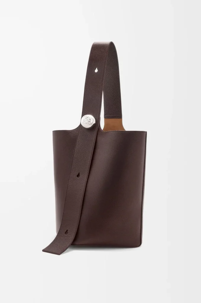 Borsa a secchiello Pebble grande in morbida pelle di vitello martellata Oxblood Borsa a secchiello Pebble grande in morbida pelle di vitello martellata Oxblood