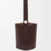 Borsa a secchiello Pebble grande in morbida pelle di vitello martellata Oxblood Borsa a secchiello Pebble grande in morbida pelle di vitello martellata Oxblood