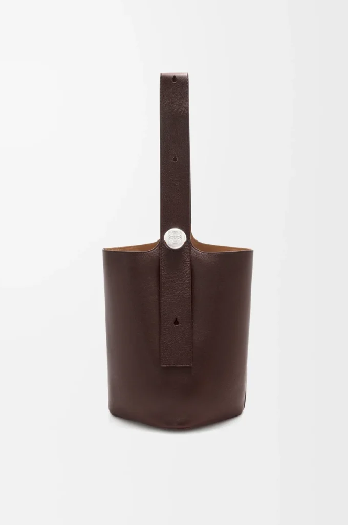 Borsa a secchiello Pebble grande in morbida pelle di vitello martellata Oxblood Borsa a secchiello Pebble grande in morbida pelle di vitello martellata Oxblood