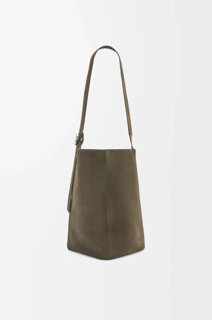 Borsa a secchiello Pebble grande in pelle di vitello scamosciata Dark Olive Borsa a secchiello Pebble grande in pelle di vitello scamosciata Dark Olive