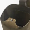 Borsa a secchiello Pebble grande in pelle di vitello scamosciata Dark Olive Borsa a secchiello Pebble grande in pelle di vitello scamosciata Dark Olive