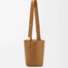 Borsa a secchiello Pebble media in morbida pelle di vitello Oak