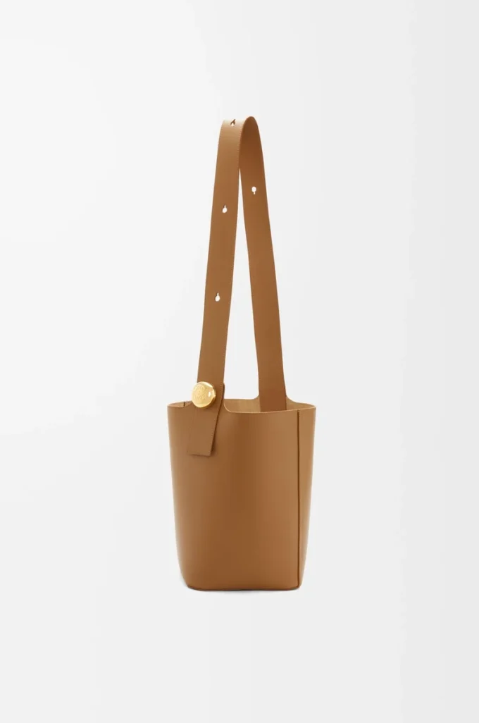 Borsa a secchiello Pebble media in morbida pelle di vitello Oak