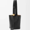Borsa a secchiello Pebble media in pelle di vitello liscia nera Borsa a secchiello Pebble media in pelle di vitello liscia nera