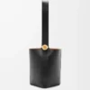 Borsa a secchiello Pebble media in pelle di vitello liscia nera Borsa a secchiello Pebble media in pelle di vitello liscia nera