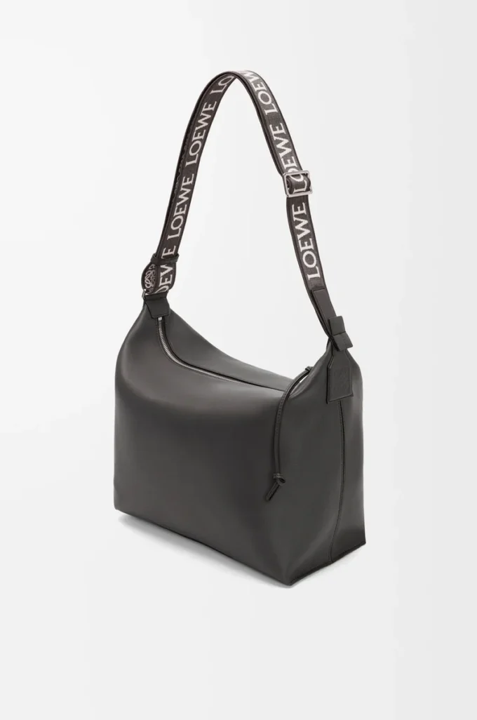 Borsa a tracolla Cubi in morbida pelle di vitello liscia e jacquard grigio scuro Borsa a tracolla Cubi in morbida pelle di vitello liscia e jacquard grigio scuro