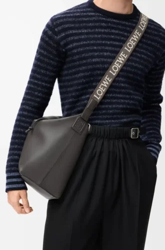 Borsa a tracolla Cubi in morbida pelle di vitello liscia e jacquard grigio scuro