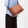Borsa a tracolla Cubi in morbida pelle di vitello liscia e jacquard marrone chiaro