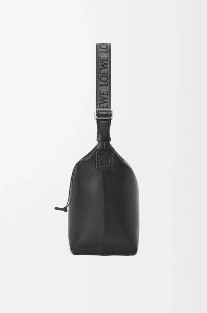 Borsa a tracolla Cubi in morbida pelle di vitello liscia e jacquard nero
