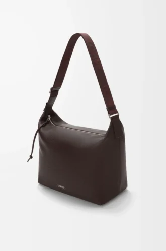 Borsa a tracolla Cubi in morbida pelle di vitello martellata color rosso sangue di bue