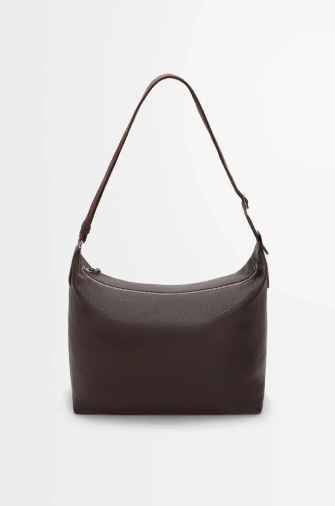 Borsa a tracolla Cubi in morbida pelle di vitello martellata color rosso sangue di bue