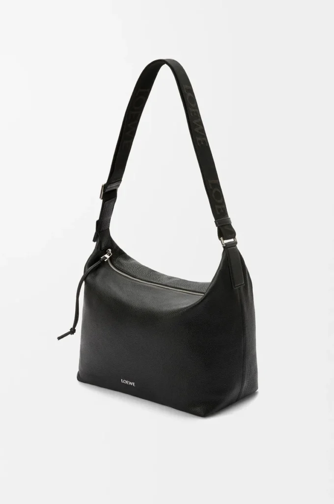 Borsa a tracolla Cubi in morbida pelle di vitello martellata Nero