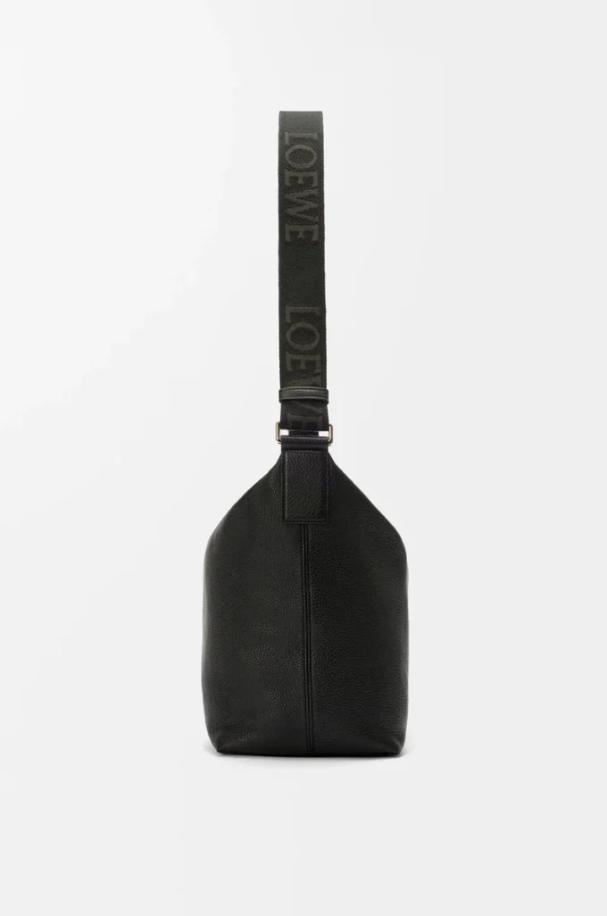 Borsa a tracolla Cubi in morbida pelle di vitello martellata Nero