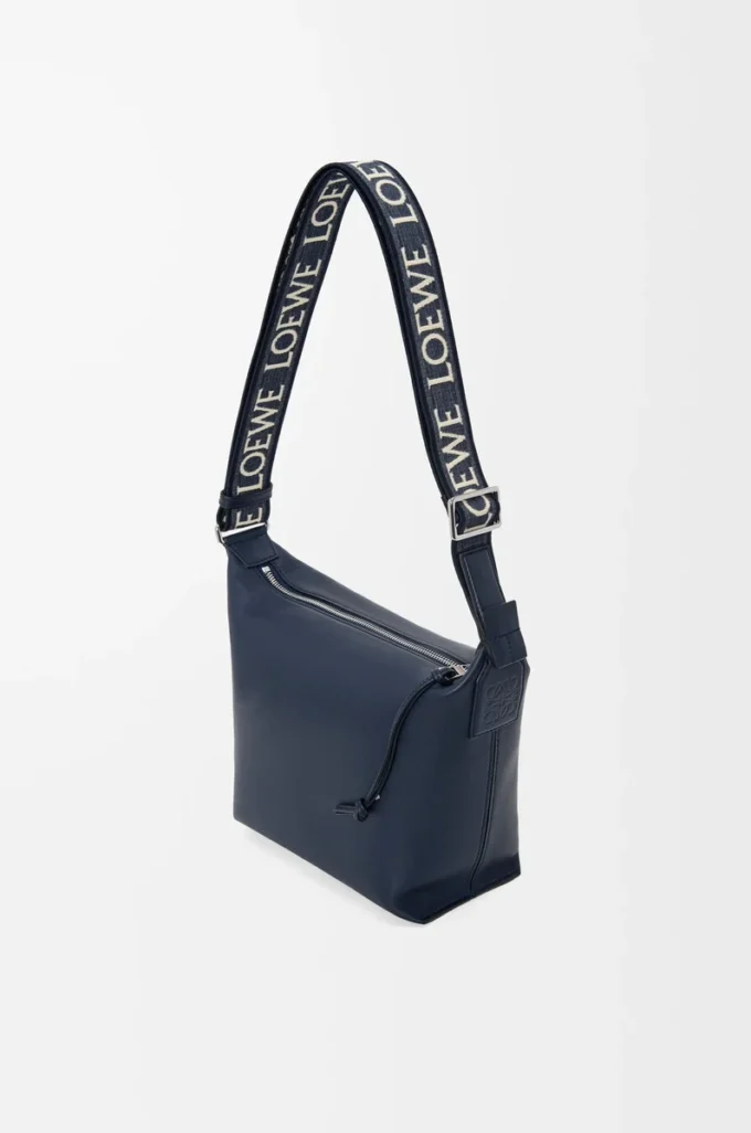 Borsa a tracolla Cubi piccola in morbida pelle di vitello liscia e jacquard Deep Navy