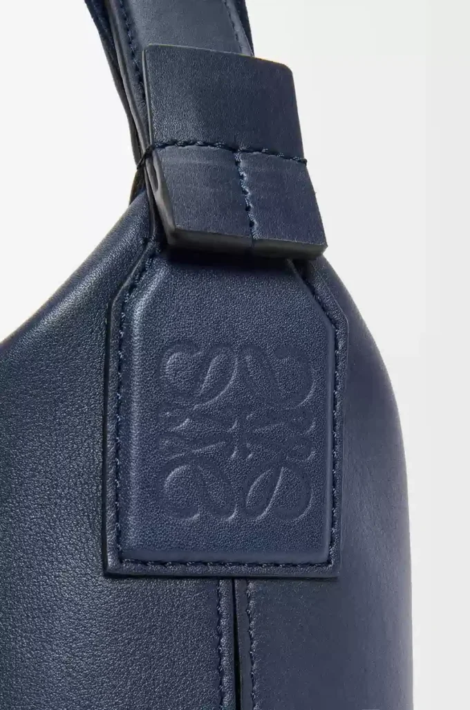 Borsa a tracolla Cubi piccola in morbida pelle di vitello liscia e jacquard Deep Navy