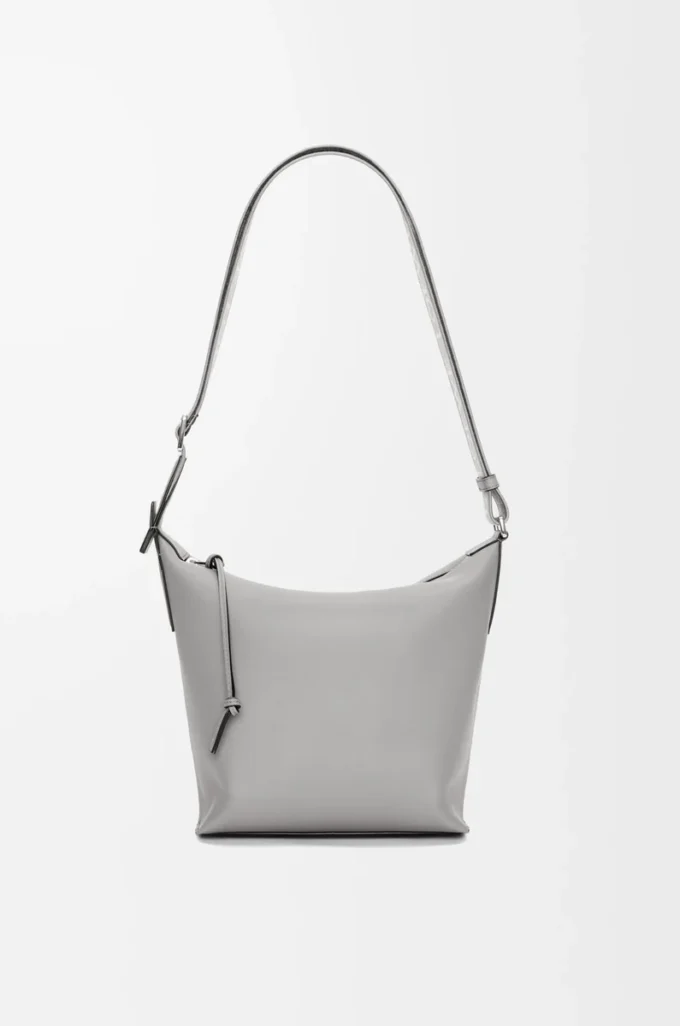 Borsa a tracolla Cubi piccola in morbida pelle di vitello liscia e jacquard grigio asfalto