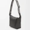 Borsa a tracolla Cubi piccola in morbida pelle di vitello liscia e jacquard grigio scuro Borsa a tracolla Cubi piccola in morbida pelle di vitello liscia e jacquard grigio scuro