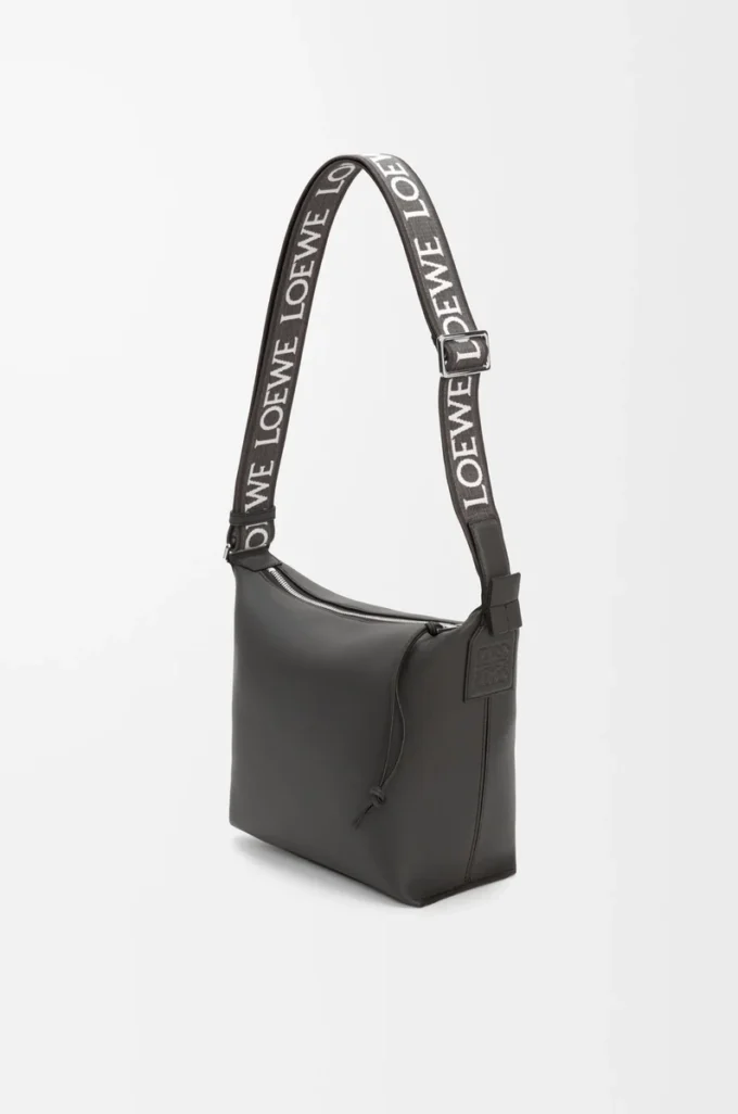 Borsa a tracolla Cubi piccola in morbida pelle di vitello liscia e jacquard grigio scuro Borsa a tracolla Cubi piccola in morbida pelle di vitello liscia e jacquard grigio scuro