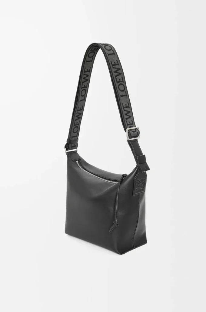Borsa a tracolla Cubi piccola in morbida pelle di vitello liscia e jacquard nero