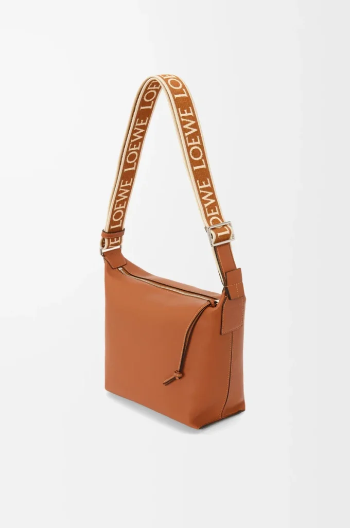 Borsa a tracolla Cubi piccola in morbida pelle di vitello liscia e jacquard Tan