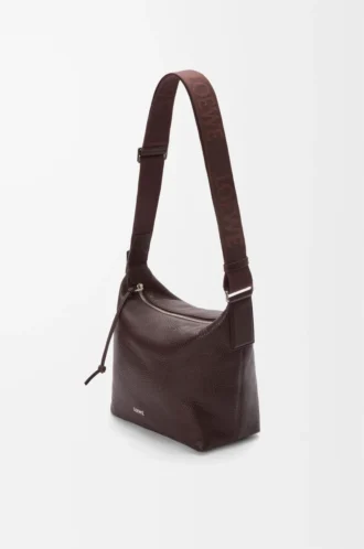 Borsa a tracolla Cubi piccola in morbida pelle di vitello martellata color oxblood