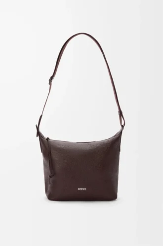 Borsa a tracolla Cubi piccola in morbida pelle di vitello martellata color oxblood