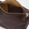 Borsa a tracolla Cubi piccola in morbida pelle di vitello martellata color oxblood