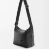 Borsa a tracolla Cubi piccola in morbida pelle di vitello martellata Nero Borsa a tracolla Cubi piccola in morbida pelle di vitello martellata Nero