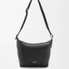 Borsa a tracolla Cubi piccola in morbida pelle di vitello martellata Nero Borsa a tracolla Cubi piccola in morbida pelle di vitello martellata Nero