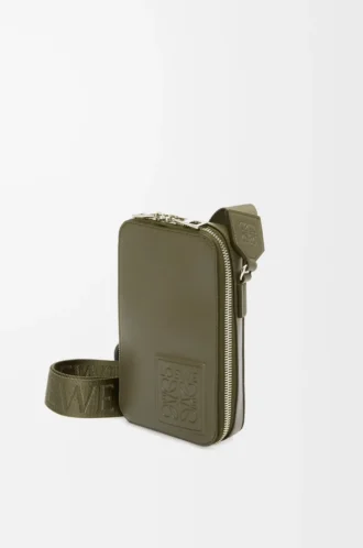 Borsa a tracolla verticale in pelle di vitello satinata verde kaki