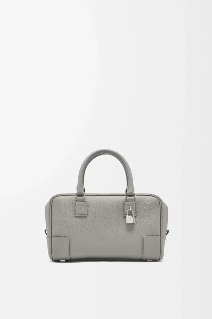 Borsa Amazona 23 in morbida pelle di vitello martellata grigio perla Borsa Amazona 23 in morbida pelle di vitello martellata grigio perla