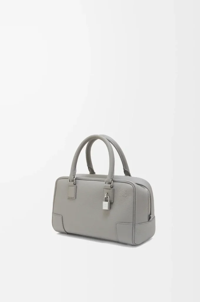 Borsa Amazona 23 in morbida pelle di vitello martellata grigio perla Borsa Amazona 23 in morbida pelle di vitello martellata grigio perla