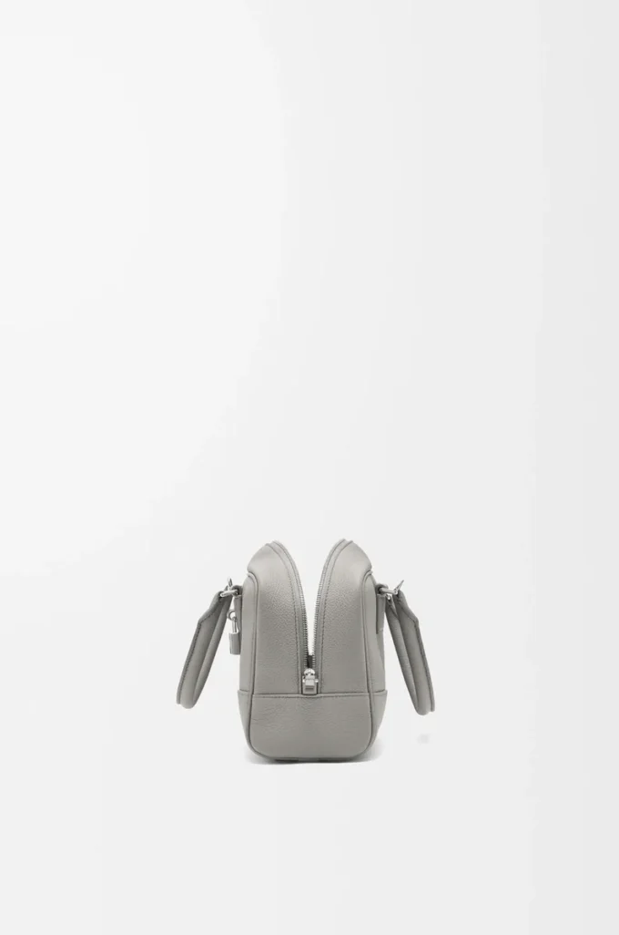 Borsa Amazona 23 in morbida pelle di vitello martellata grigio perla Borsa Amazona 23 in morbida pelle di vitello martellata grigio perla